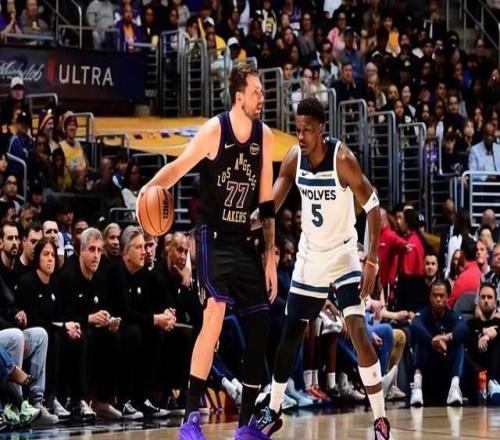 詹姆斯缺阵激活东契奇里夫斯艾顿，湖人三杀森林狼，华子15中2