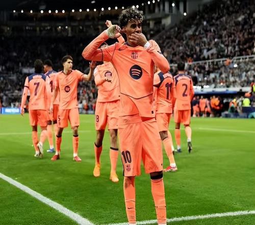 随着巴萨11绝平，马竞52，欧冠八强最新晋级形势，拜仁61稳了