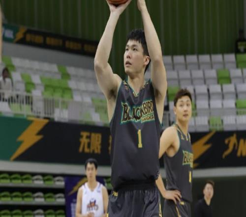 首秀仅得1分！网红球员终于登场，没打就进全明星