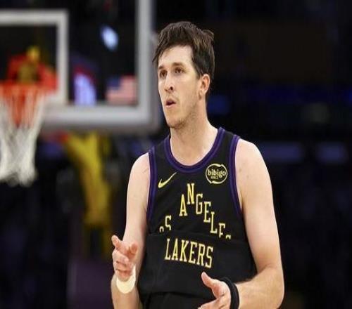 曝湖人计划在今年夏天为里夫斯提供一份5年2.4亿美元的合同