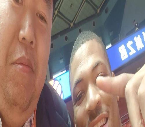 邱彪手里又多了张牌！约翰逊首秀让山东男篮的野心藏不住了