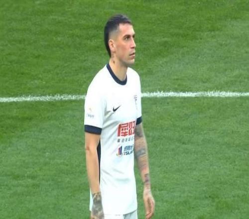 小温没随队出征，斯坦丘受武汉球迷欢迎绍尔出战大连难带走三分