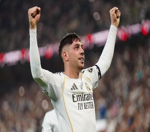 皇马苦寻多年的右路“新贝尔”已在阵中巴尔韦德半场戴帽打爆曼城