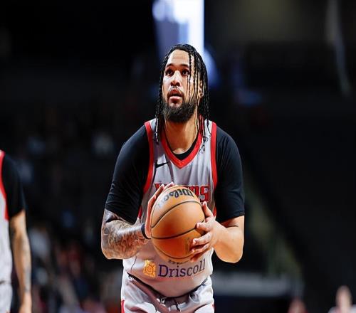 又一次打出了灾难级表现，但火箭二队还是坚持以他为绝对核心