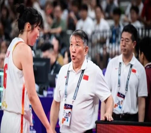 女篮15分惨败后再遭打击一个扎心现实太可怕了：宫鲁鸣真没招了