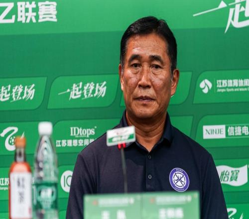 中甲：最年长最年轻主帅过招！广州豹江东狼争胜，单外负分队首秀