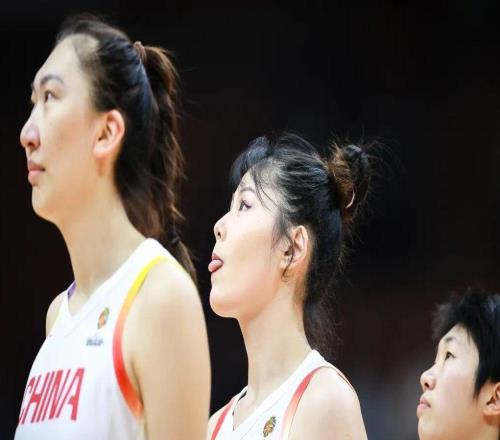 “双塔奇兵”打崩对手！中国女篮首战轻取马里