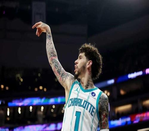 黄蜂4人20+力克国王：三球30+6+5德罗赞空砍39+6