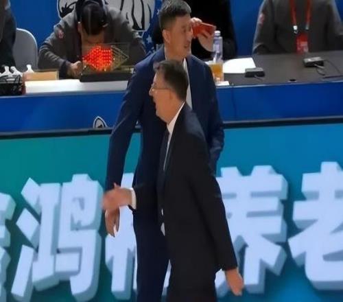 惨遭新疆18分大逆转！杜锋：几个队员正负值20不是我们需要的