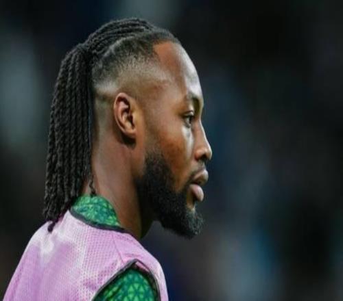 参加非职业+英格兰4个级别联赛+欧冠，塞门约为历史第二人