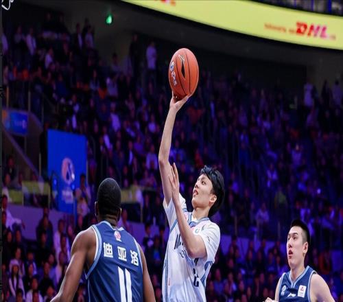 广东男篮8082输新疆，看看媒体怎么说，徐杰和胡明轩成罪魁祸首