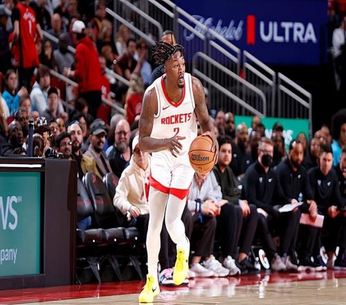 存在感依然严重不足，然而火箭对于锋线新援依然非常信任