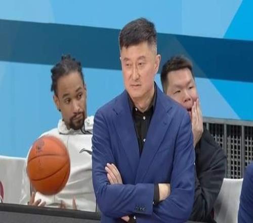 该醒醒了！广东杜锋一战引众怒，3大失误太致命，用人一塌糊涂