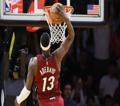 本斯蒂勒巧妙地回应了阿德巴约的83分表现，并向卡姆佩恩致敬