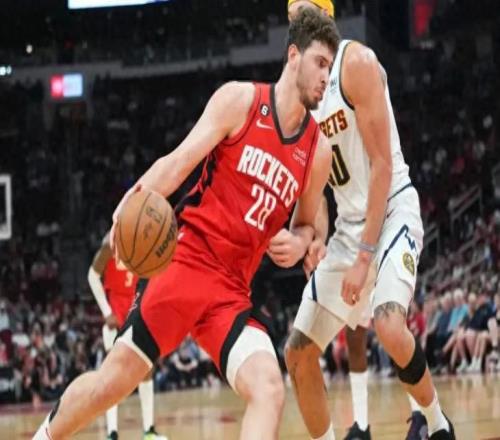 第二个奥拉朱旺罚球4中0+正负值17！球迷：这就是火箭新基石