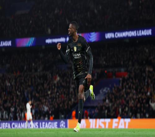 25！欧冠淘汰赛上演世俱杯决赛翻版：门将送大礼11.6亿豪门完败