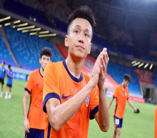 意外！曝鲁能功勋将退役，京鲁大战球迷见证，未进国足成一生遗憾