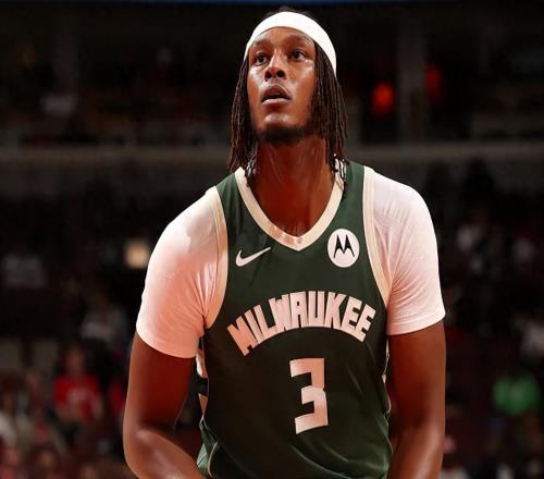 4年拿1亿！2米11中锋仅7分4板，球迷：篮底下放个桶都比你篮板多