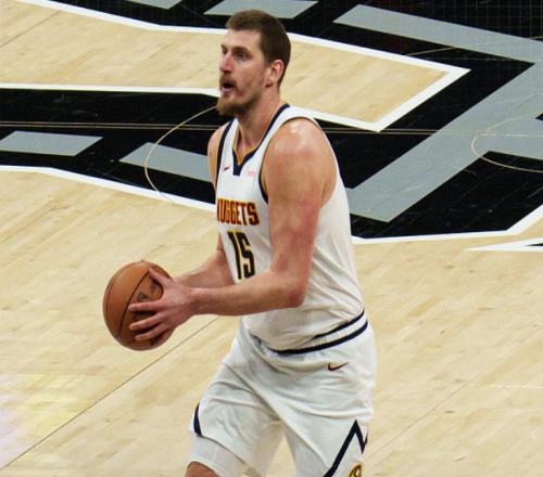 刷爆纪录！约基奇31+20+12连续3场三双190次三双历史第二人