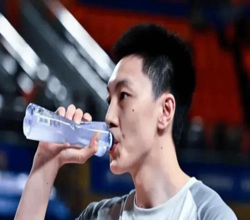 广东逆转深圳！三外轰63分，张皓嘉末节奇兵，胡明轩徐杰仍需调整