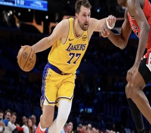 东契奇：詹姆斯复出对球队很关键，我们正朝着正确的方向前进