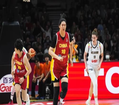 外媒争相报道张子宇！身高2.2米封王内线大杀器梅斯曼赞统治力