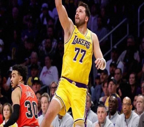 东契奇51+10+9+9三分：连创纪录湖人生涯最强战率队升第三