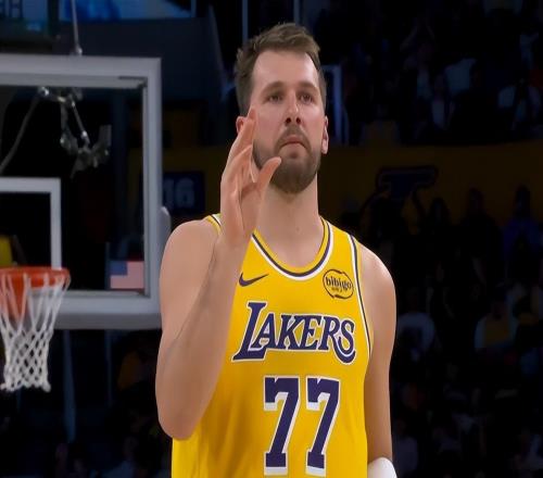 湖人vs公牛，詹姆斯状态不佳，在场球队就输分，被队友演戏