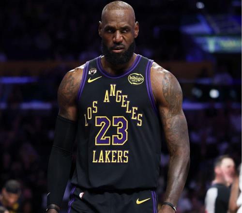 东契奇狂砍51+10+9！湖人142130公牛，老詹复出18+7！