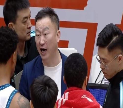 山东男篮德比9分小胜，克里斯42+13，后卫线集体哑火2新外援太差