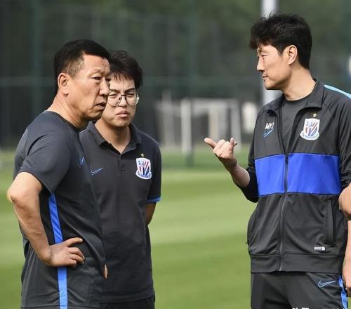 他是上海申花功臣，帮球队3夺足协杯冠军，甘当助教20年不抢风头