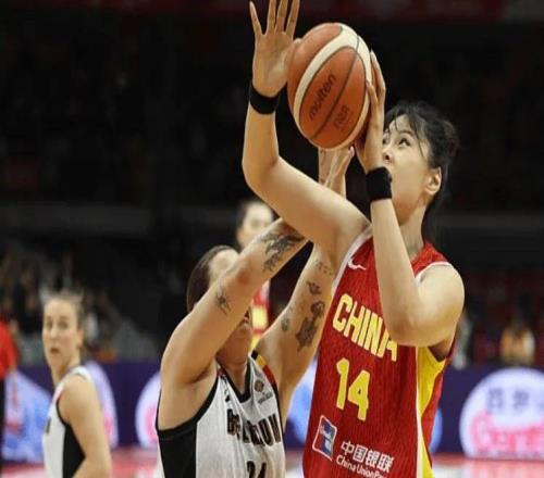 女篮虐南苏丹！王思雨+2将回暖齐爆，张子宇统治篮下，李月汝迷失