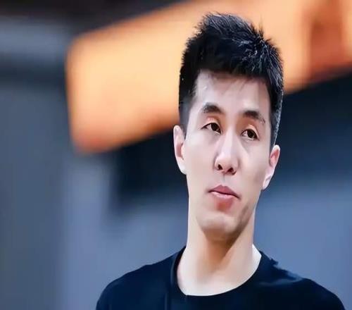 前往北京治疗！郭艾伦深夜发声，官宣决定，广州队批准，我们等你