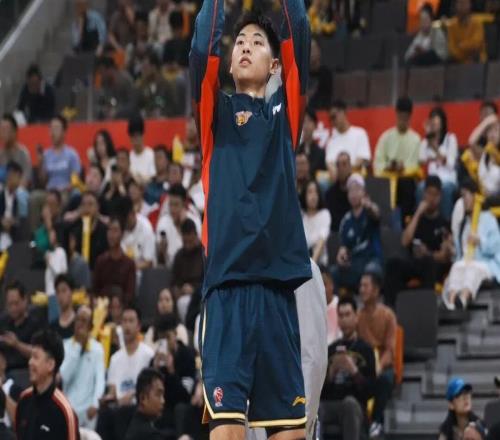 今天崔永熙穿什么