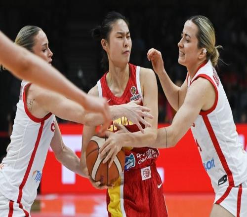 宝刀不老！王思雨连续两场全队最高分关键时刻连得9分制胜