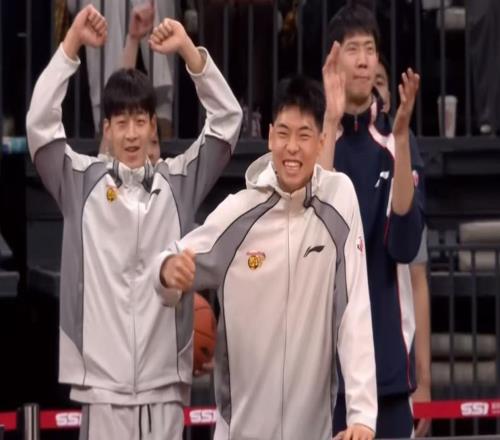 最新消息！CBA暴力双能卫坑惨杜锋，朱芳雨有望捡漏“得分机器”