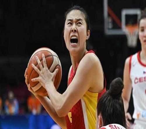 王思雨关键9分杀死比赛！中国女篮力擒捷克