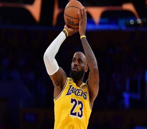 湖人127125掘金迎4利好！艾顿+里弗斯连爆，詹姆斯惊喜防守！