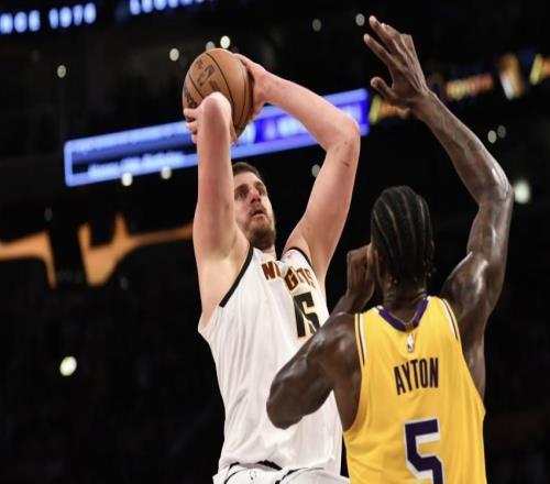 约基奇：里夫斯故意罚丢的回合很精彩，暂停激动原因我也忘了