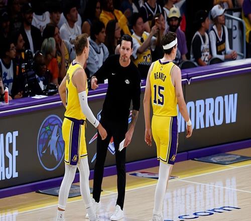 防守弱点被放大了！湖人后场新援最近两场比赛的效果很不理想