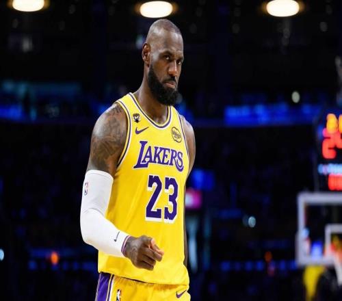 太棒，勒布朗詹姆斯称赞现场屏幕上的小球迷助力湖人战胜掘金