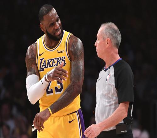 湖人消息：裁判报告出炉，东里创造历史，战火箭出场更新