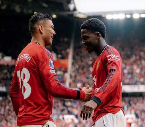 合同仅剩3个月曼联愿续约34岁胖虎球迷高喊“再踢1年”挽留