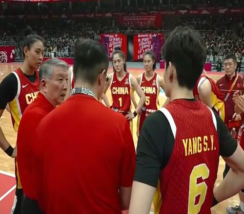 李梦回归中国女篮出线仅一夜，比赢球更可喜的是宫鲁鸣主动求变