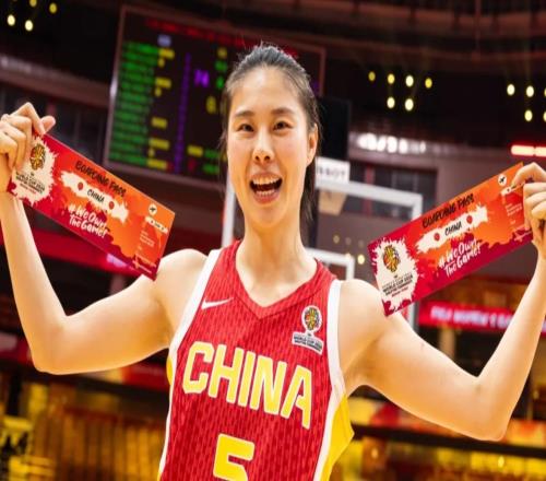 两分钟9分+决胜5分！女篮31岁王牌连献关键球隋菲菲：少有大心脏