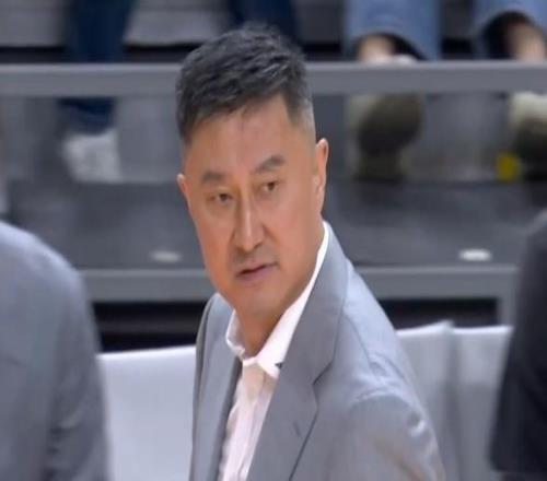 杜锋：投篮命中率这么低从自身找原因大起大落对我们的伤害太大了