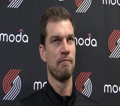 斯普利特：杨瀚森身体上正在变得更好，但很多方面还需要提高