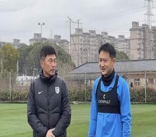 冯劲有回避条款，右路轮到毛伟杰了大连主场不拿分只能铁人出气