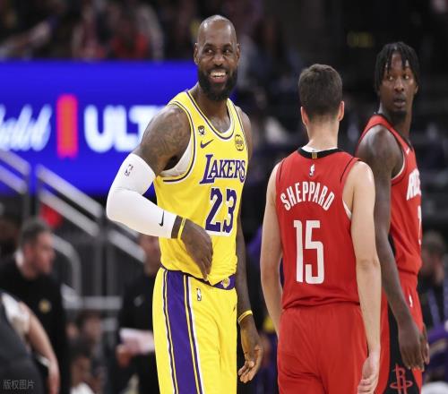 湖人10092逆转火箭，6连胜！7大功臣诞生：杜兰特、伊森入榜