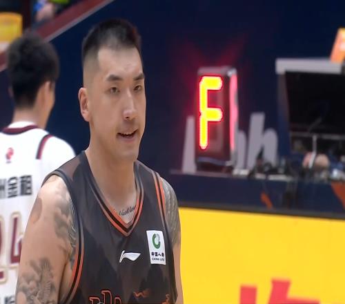 同样是惨败，邱彪的道歉让人恨不起来，杜锋却在甩完锅后到处开会